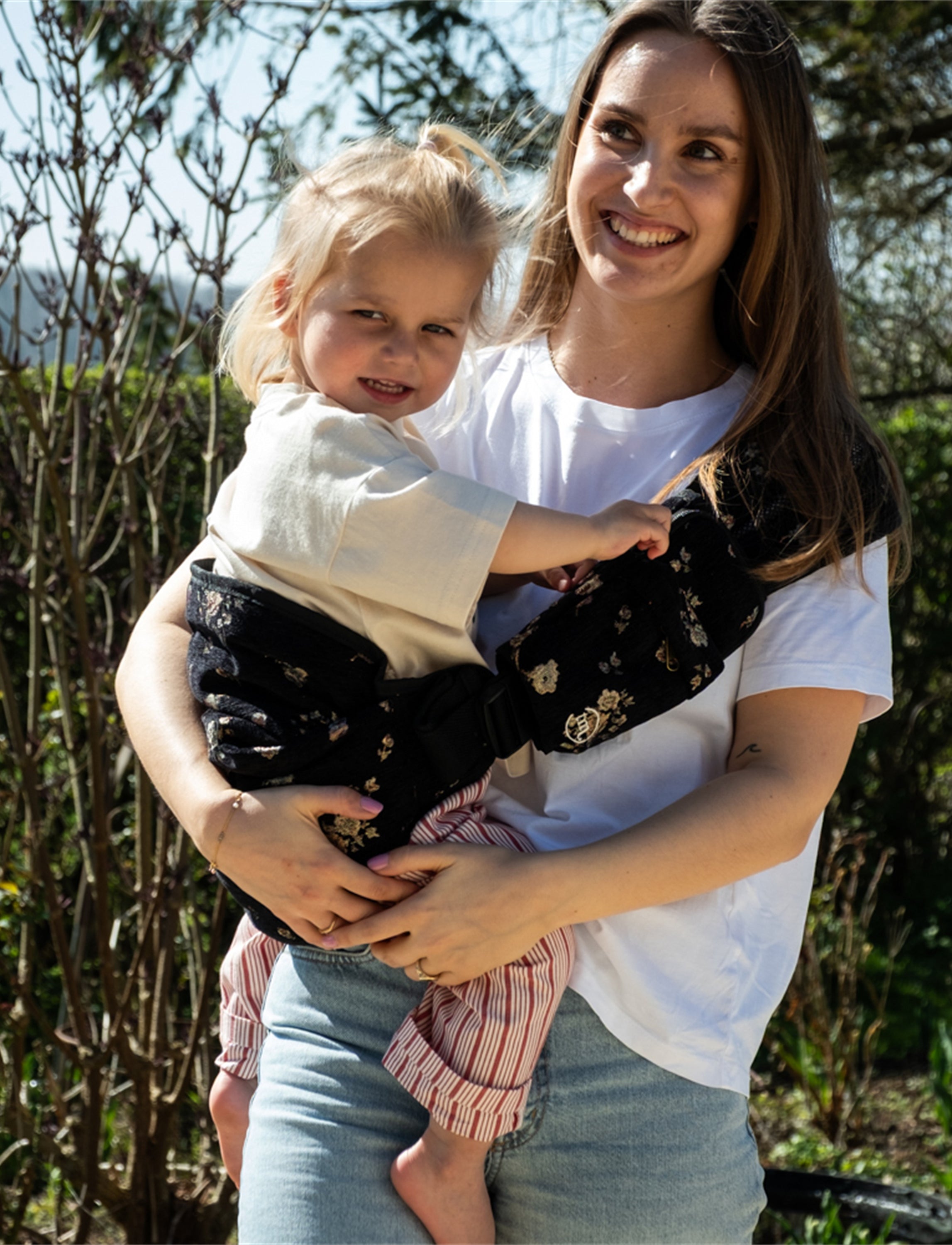 Alvo Toddler Carrier - Black Beauty